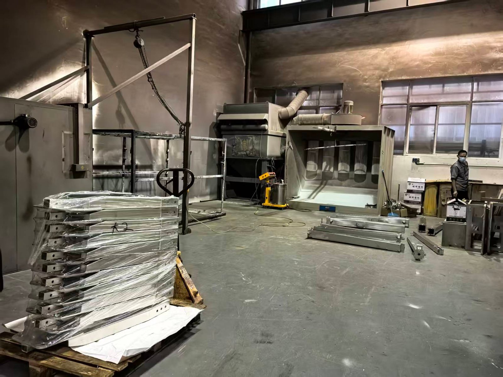 Surface coating area for mobile light tower metal components